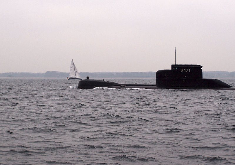 http://quotulatiousness.ca/blog/wp-content/uploads/2012/02/Type-206A-submarine-Wikimedia-preview.jpg