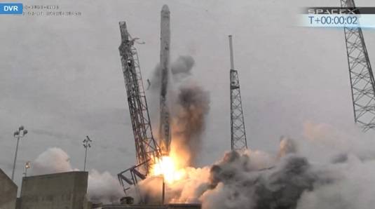 SpaceX shoots off the launch pad right on time