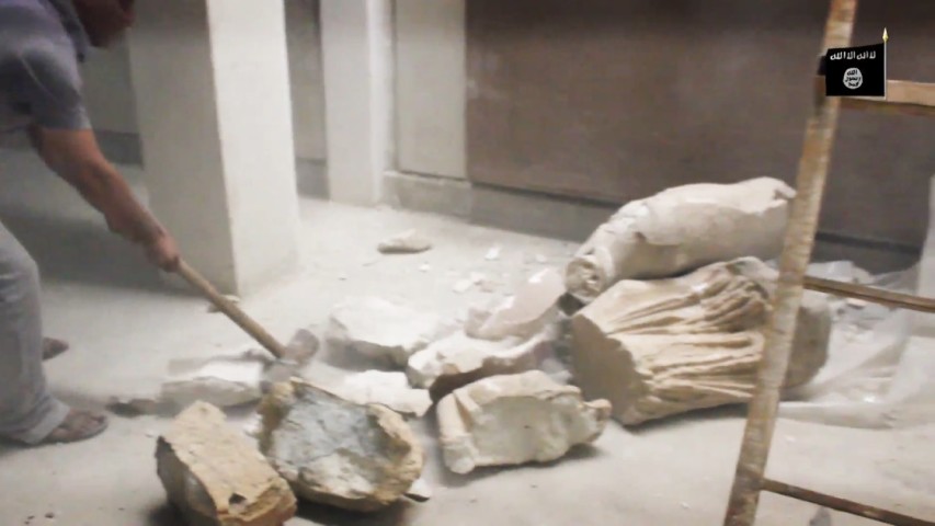 ISIS destroys archaeological works 3