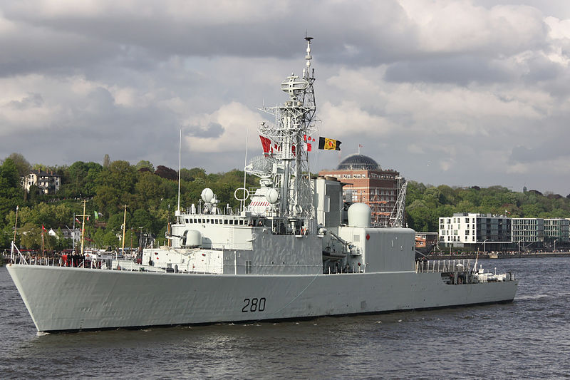 HMCS Iroquois (DDG 280) at Port of Hamburg, near Övelgönne (via Wikipedia)